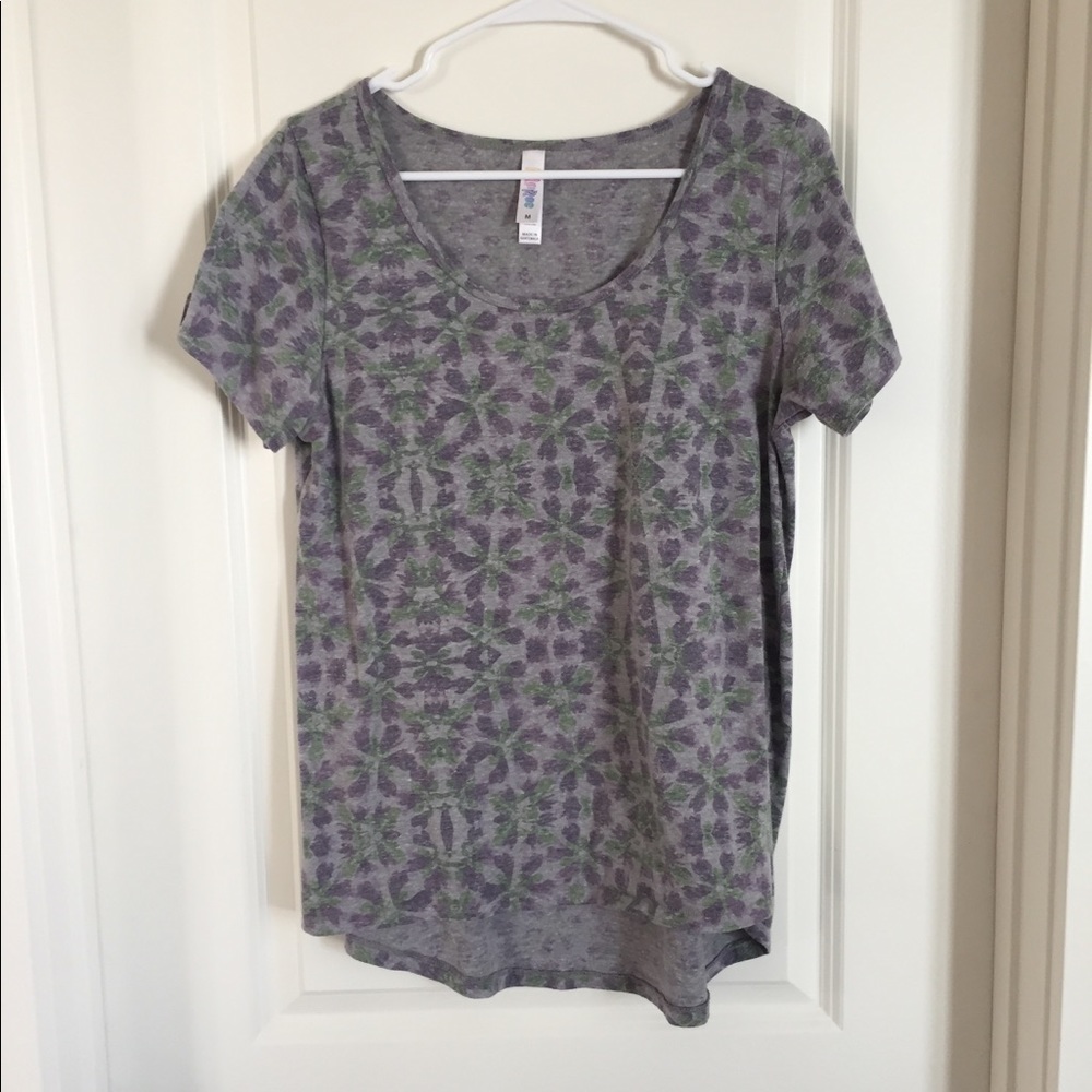 🌷 3/$20 lularoe classic tee🌷